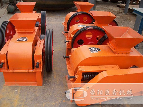 對輥制沙機場內(nèi)存放區(qū) 對輥制沙機場內(nèi)存放區(qū)