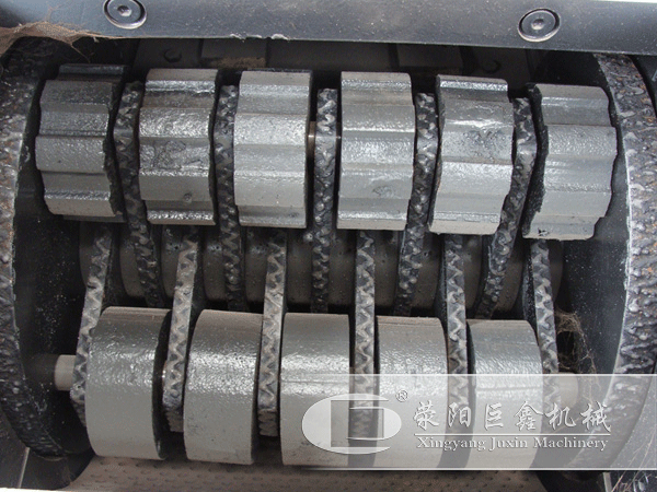 環(huán)錘式破碎機內(nèi)部真實結(jié)構(gòu)展示圖