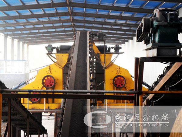 煤矸式破碎機(jī)粉碎煤矸石現(xiàn)場 煤矸式破碎機(jī)粉碎煤矸石現(xiàn)場