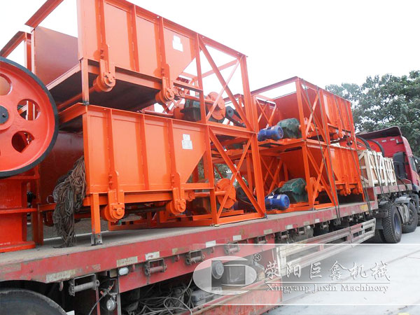 槽式給料機發(fā)貨現(xiàn)場