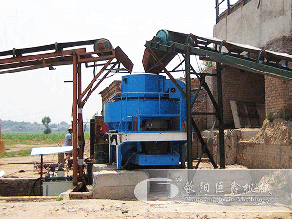 新型制沙機生產(chǎn)現(xiàn)場