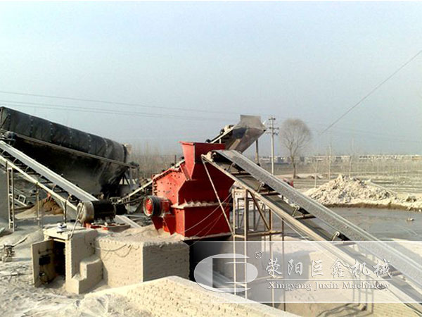 第三代制沙機石灰石制沙現(xiàn)場 第三代制沙機石灰石制沙現(xiàn)場