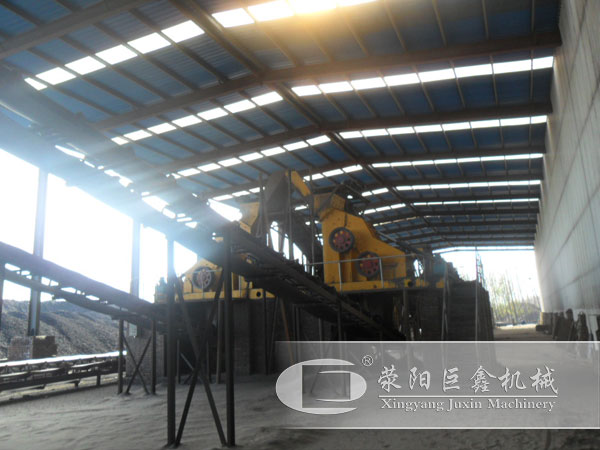 雙轉(zhuǎn)子破碎機試運行中