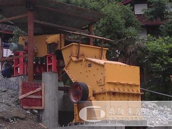 第三代制沙機河卵石制沙現(xiàn)場