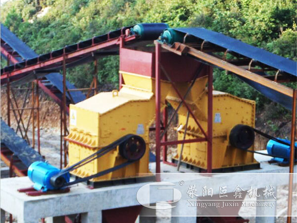 350噸花崗巖制沙生產(chǎn)線兩臺細(xì)碎機(jī)