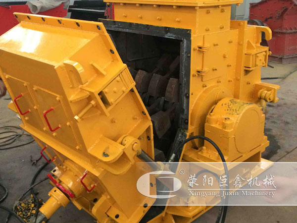 可逆式破碎機(jī)液壓開(kāi)啟展示圖 可逆式破碎機(jī)液壓開(kāi)啟展示圖