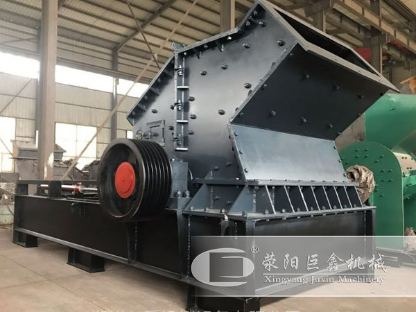 液壓開(kāi)箱式制沙機(jī)車(chē)間生產(chǎn)圖