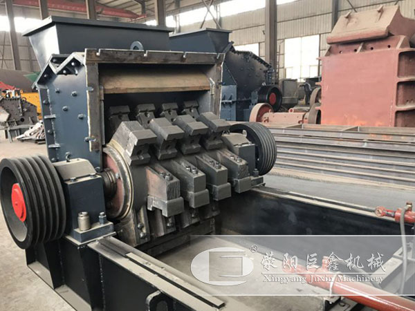 開(kāi)箱液壓開(kāi)箱式制沙機(jī)結(jié)構(gòu)