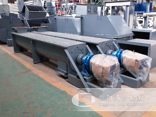 螺旋式輸送機(jī)廠內(nèi)實(shí)拍