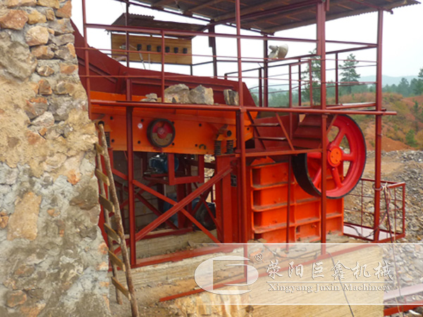 鄂式破碎機(jī)用戶(hù)現(xiàn)場(chǎng)